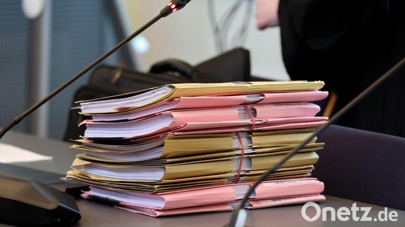 Das Landgericht Amberg beschäftigt nun der Fall einer 19-Jährigen, die tot in einer Regensburger Tiefgarage gefunden wurde. Symbolbild: Bernd Wüstneck/dpa