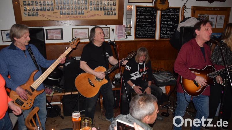 Bei ihrem Debüt-Auftritt in der Oberpfalz kommt die Nürnberger Boomtown Blues Band in Königstein gut an. Bild: hdk