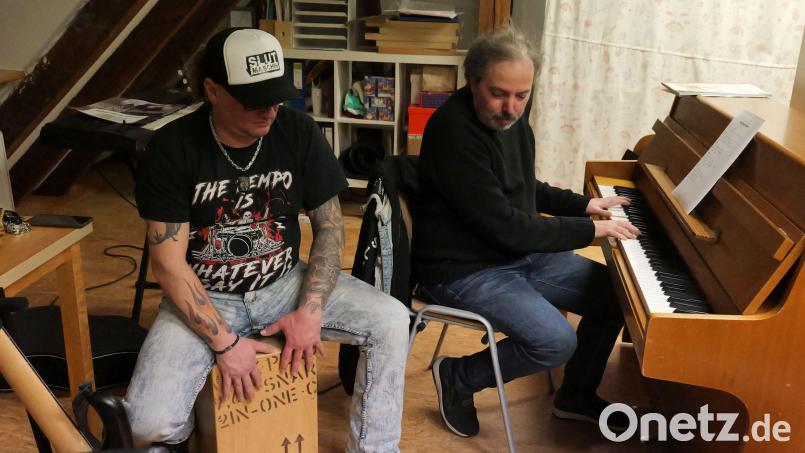 In Workshops probt das Ovigo-Theater die Musik für &quot;Dinner mit Singer&quot; Bild: Florian Wein/exb