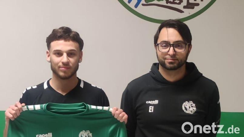 Der Sportliche Leiter der DJK Gebenbach, Erdal Izmire (rechts), zusammen mit Neuzugang Taylan Avci. Bild: Izmire/exb
