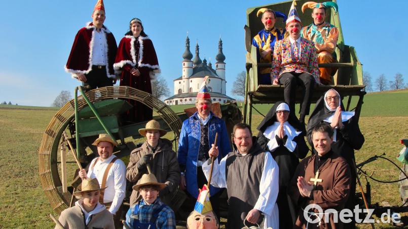 Den Spruch der Werbekampagne für die Klosterlandschaften &quot;Wer Land sät, wird Stiftland ernten&quot; hat der Schlüsselclub Münchenreuth für das Motto zum Faschingszug 2025 umgemünzt: &quot;Wer Fasching sät, wird Narren ernten.&quot; Bild: Bernhard Eckstein/exb