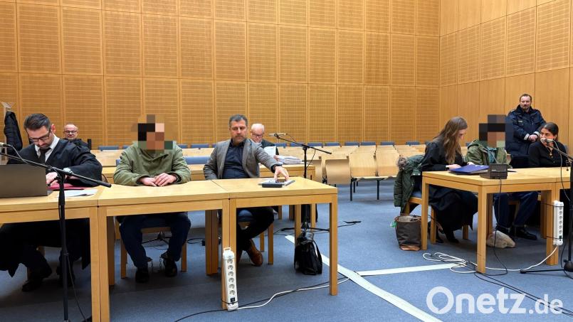 Das Landgericht Weiden beschäftigte sich am fünften Prozesstag um zwei Vergewaltigungen mit den Handys der beiden Angeklagten. Bild: Nils Ganzmann