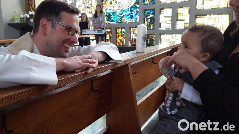 Pfarrer Dominik Mitterer im Gottesdienst. Bild: Mitterer
