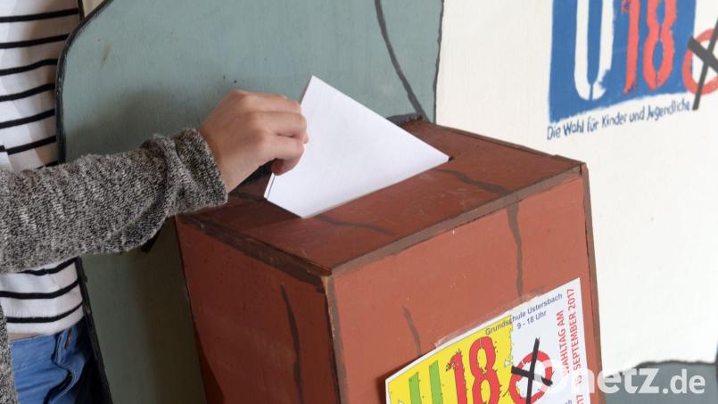 Wählen fast wie in echt: Kinder und Jugendliche sind zur U18-Wahl aufgerufen. Auch in Amberg gibt es zwei Wahllokale. Archivbild: Stefan Puchner/dpa