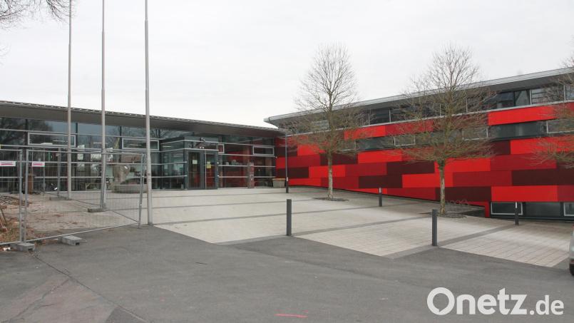 Die Sanierung der Grund- und Mittelschule schlägt mit etwas mehr als sechs Millionen Euro zu Buche. Die Fertigstellung soll bis zum Sommer 2025 erfolgen. Bild: pi