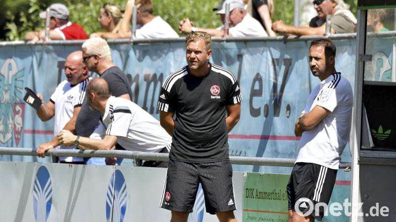 Andreas Wolf (Zweiter von rechts) hat seinen Vertrag beim 1. FC Nürnberg verlängert. Archivbild: Hubert Ziegler