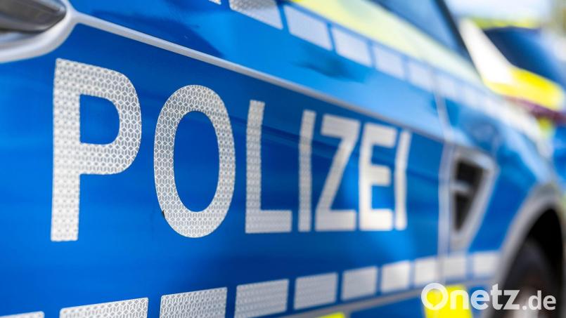 Nach dem Dieb eines niedrigen vierstelligen Euro-Betrags fahndet die Polizei in Auerbach. Symbolbild: David Inderlied/dpa