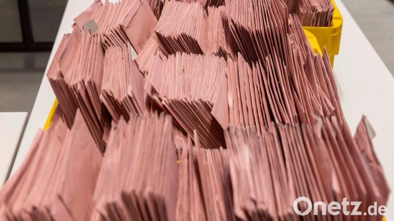 In Plößberg sind knapp 1000 rote Wahlbriefe ohne Anschrift der Gemeinde ausgegeben worden. Symbolbild: Helmut Fricke/dpa