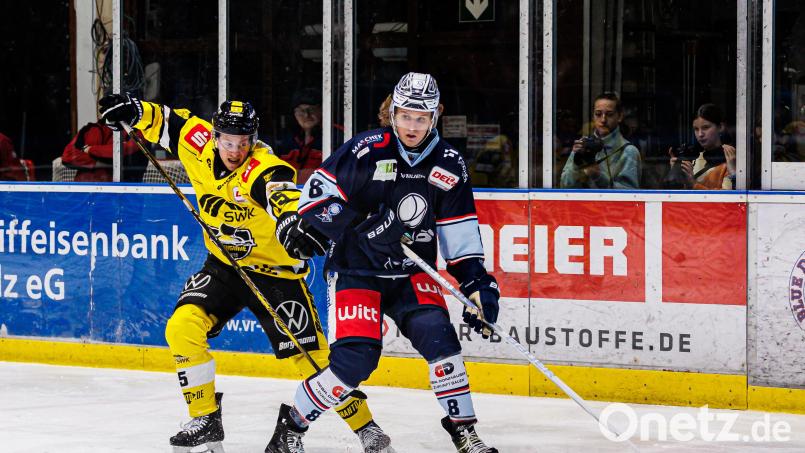 Es war mitunter das Highlight der Saison: Der 1:0-Heimsieg der Blue Devils gegen den Aufstiegsaspiranten aus Krefeld. Am Freitag müssen die Weidener auswärts gegen den Tabellenzweiten ran. Archivbild: Werner Moller
