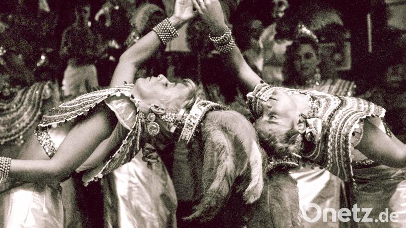 Eine Aufnahme aus dem Jahr 1990 und damit weit vor der ersten Hexennacht 2002. Damals wurde der Fasching in Amberg ausgelassen im Josefshaus und nicht am Marktplatz gefeiert. Archivbild: Reiner Fröhlich