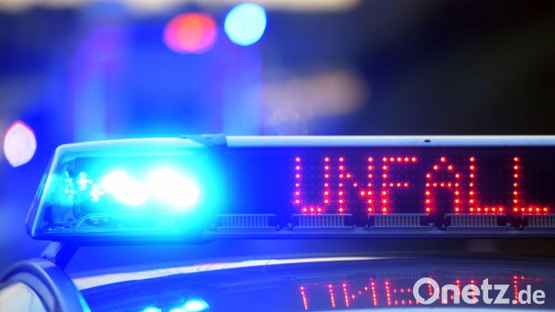 Bei einem Unfall in Weiherhammer ist am Donnerstagvormittag ein Autofahrer mittelschwer verletzt worden. Symbolbild: Stefan Puchner/dpa