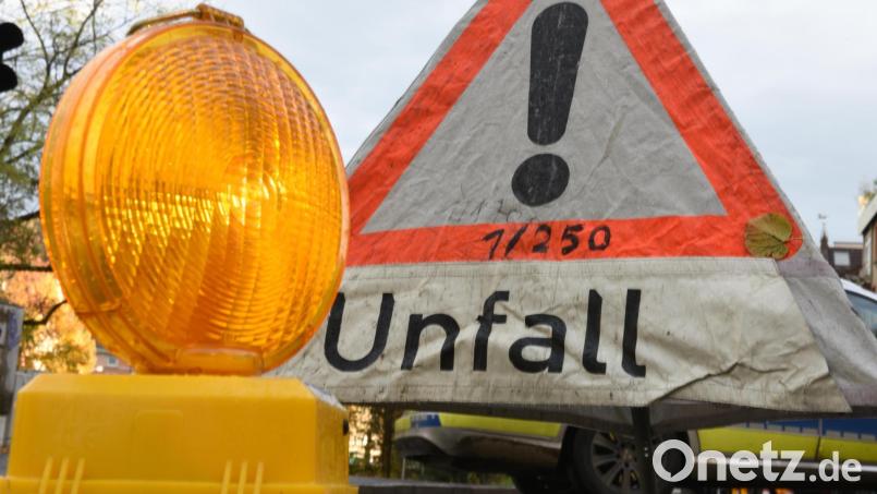 Nach einem Unfall in Amberg-Sulzbach liegt der Schaden bei rund 15 000 Euro. Bild: Patrick Seeger