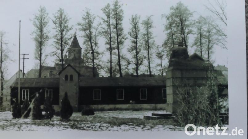 Kriegerdenkmal, evangelische und katholische Kirche bilden vor dem Bau der B 470 noch eine prägende Einheit. Bild: rn