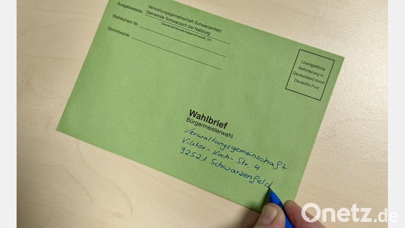 Wer sich bei der Urwahl des Bürgermeisters von Schwarzach für Briefwahl entschieden hat, muss die Adresse der Verwaltungsgemeinschaft Schwarzenfeld auf den Wahlbrief schreiben. Bild: Tobias Reitmeiter/exb
