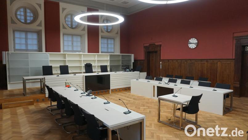 Im sogenannten Schwurgerichtssaal des Amberger Landgerichts wurde jetzt ein Mann wegen des Besitzes und der Verbreitung von kinderpornografischen Schriften verurteilt. Bild: jut