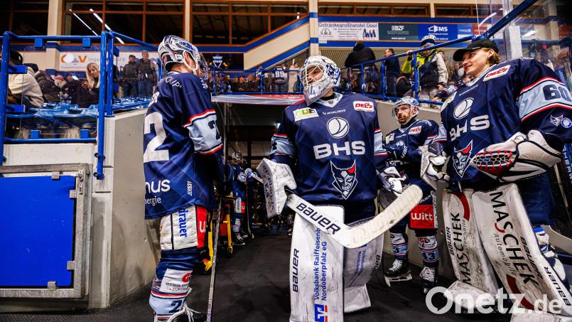 Die Spieler der Blue Devils Weiden freuen sich über Zuwachs im Kader: Mit James Hardie und Matthew Sredl verpflichtete der DEL-2-Neuling die Kontingentspieler fünf und sechs für diese Spielzeit. Bild: Werner Moller