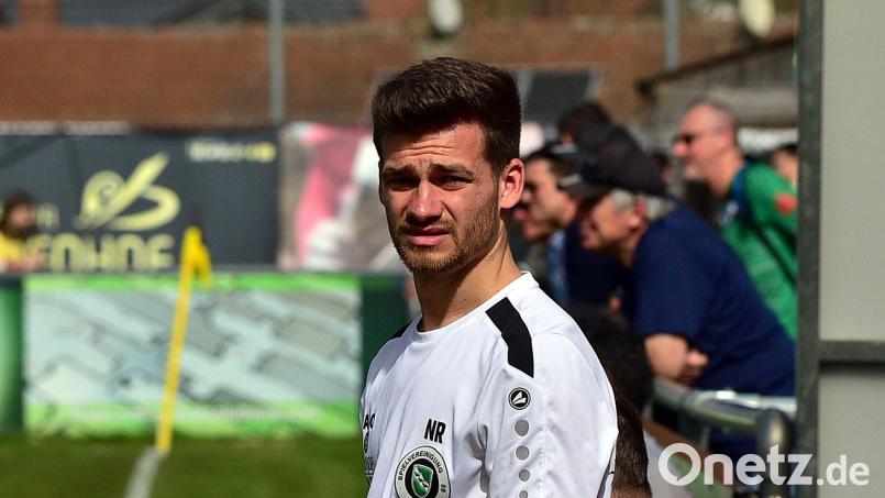 Trotz tabellarisch angespannter Lage hat die SpVgg Ansbach den Vertrag von Trainer Niklas Reutelhuber um zwei Jahre verlängert. Bild: dme