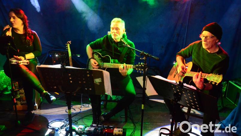 &quot;FranKa &amp; the Tiny Mister&quot; spielen auf der Live-Stage. Bild: Kunz