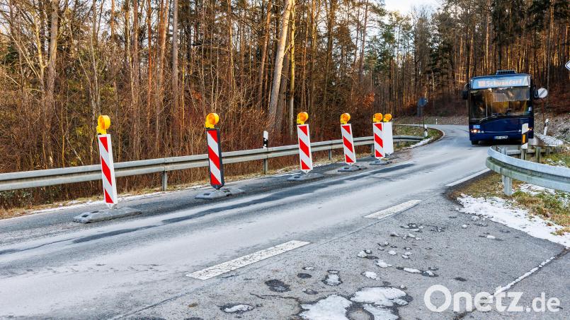 An der &quot;Schwabkurve&quot; zwischen Wiefelsdorf und Naabeck (Stadt Schwandorf) hat der Hang nachgegeben. Rund 700.000 Euro sind für die Sanierung der Kreisstraße SAD 5 an dieser Stelle vorgesehen. Bild: Hösamer