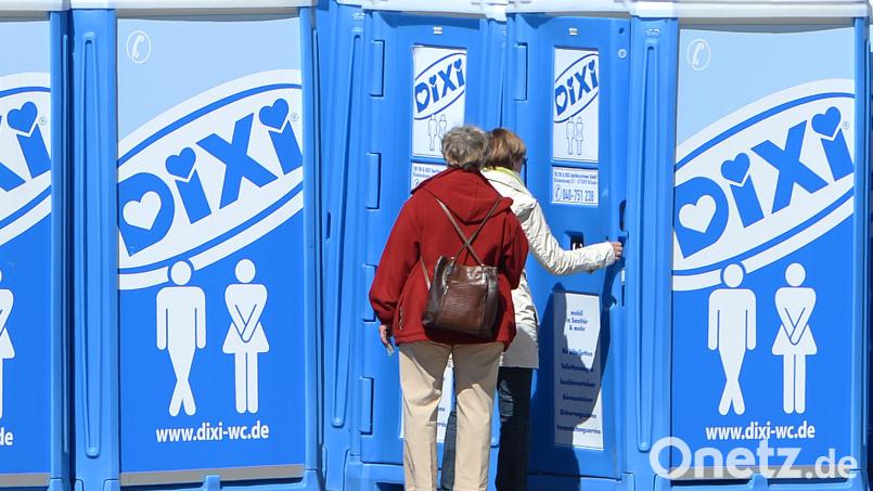 In Neumarkt kam es zu einem Unfall mit einer Dixi-Toilette. Symbolbild: Marcus Brandt
