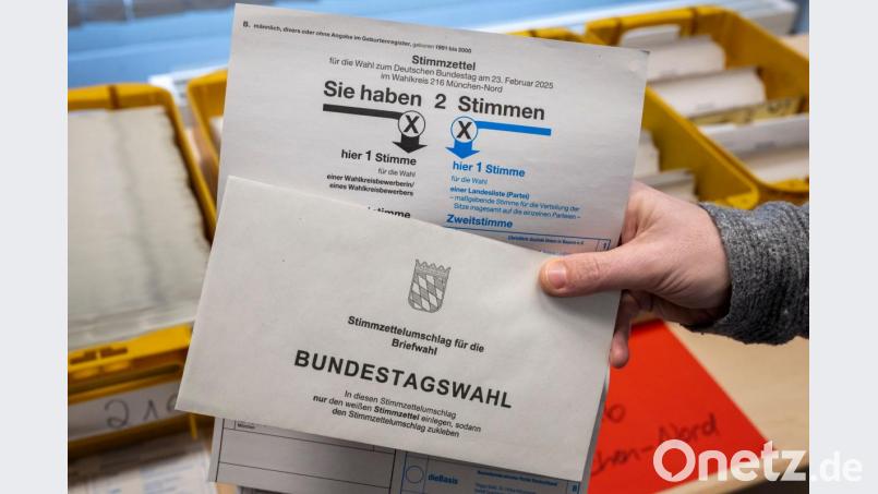 Zwei Stimmen können Bürger bei der Bundestagswahl am Sonntag abgeben. Eine davon ist für einen der Direktkandidaten aus dem Wahlkreis. Symbolbild: Peter Kneffel/dpa