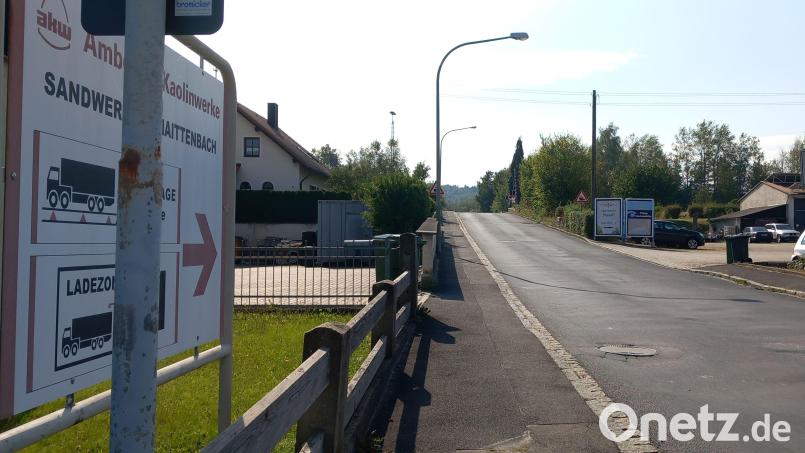 Um die Kaolinstraße in Schnaittenbach geht es hauptsächlich. Die Firma AKW--Kick möchte über sie die Zufahrt zum neu entstehenden Werk regeln. Die Anwohner und die Bürgerinitiative Elwusch dagegen hoffen auf eine alternative Route, die die Anwohner vor Lärm und Feinstaub schützt. Bild: wpt