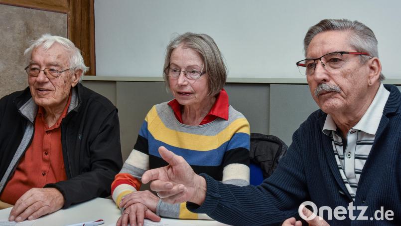 Klare Ansichten, klare Linien: Beim Gespräch mit Franz Beyerlein, Erika Hartmann und Jürgen Delle (von links) über die Bundestagswahl am 23. Februar wird schnell deutlich, dass sich die Senioren in Sulzbach-Rosenberg und im Landkreis noch lange nicht zum alten Eisen zählen, sondern aktiv mitgestalten wollen. Bild: Stephan Huber