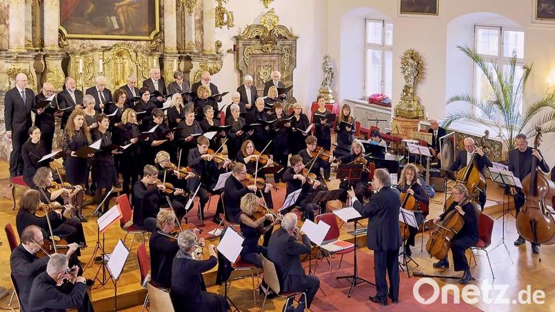 Die Amberger Chorgemeinschaft bei ihrem Benefizkonzert im Kongregationssaal im vergangenen Oktober mit dem Streichorchester der OTH Amberg-Weiden. Archivbild: Peter Ringeisen