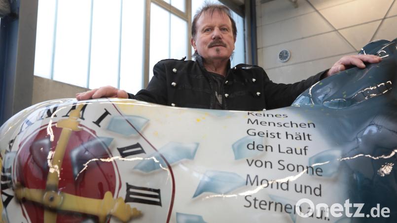 Rüdiger Fiebers letzte Arbeit in Amberg: Das Design der Löwen vor dem Rathaus wurde neu gemacht. Bild: Wolfgang Steinbacher