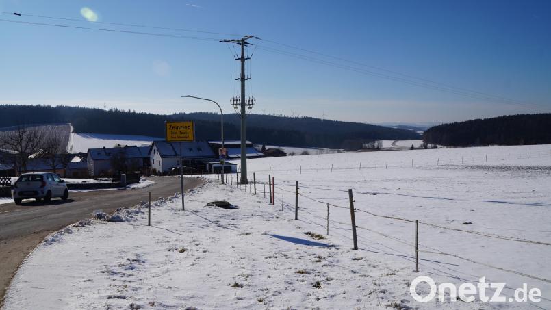 Von Ödmiesbach kommend liegt das geplante Gewerbegebiet rechts am Ortseingang. Bild: wel
