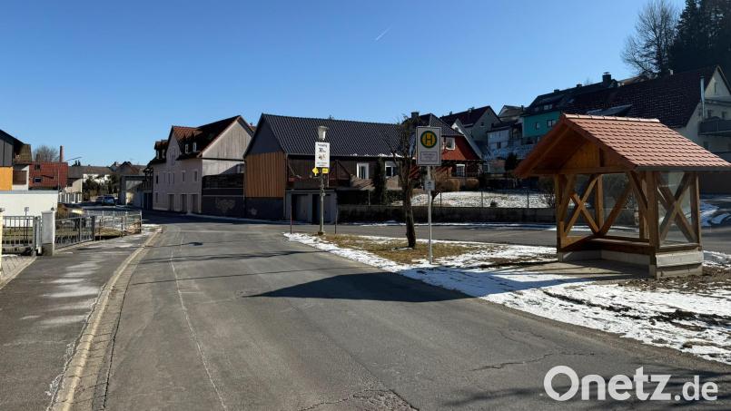An der Bergwerkstraße wurde ein neues Buswartehäuschen aufgestellt. Bild: rw