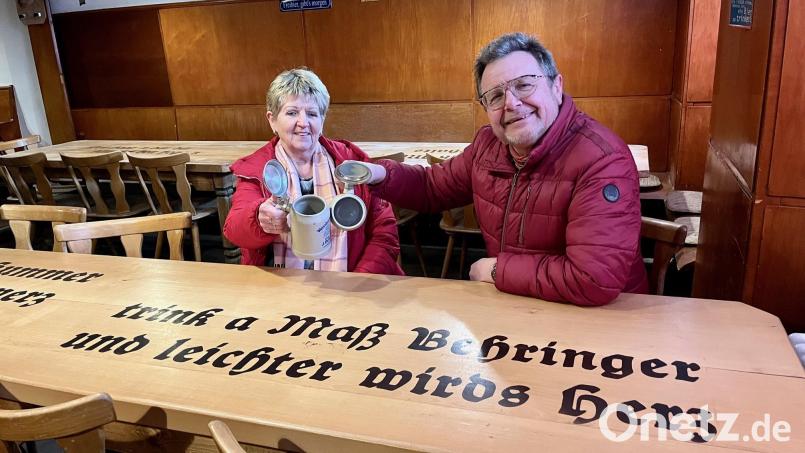 Das Wirtshaus ist geschlossen, die Krüge bleiben leer beim Behringer in Vohenstrauß. Doch Ingrid Albrecht hofft, mit Hilfe von Heiner Gremer, neue Besitzer auch für die Brauerei zu finden. Bild: Gabi Schönberger