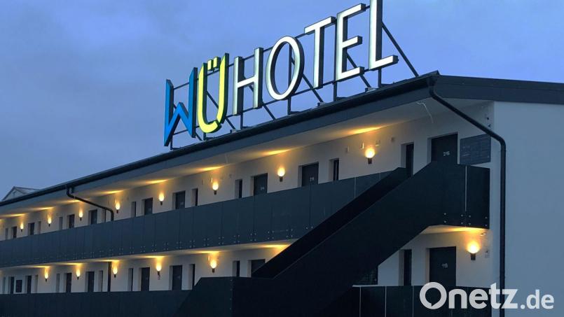 Die WMM-Unternehmensgruppe aus Bad Wörishofen eröffnet Anfang Mai ein Hotel. Die Modulbauweise erinnert an amerikanische Motels. In Anlehnung an das Kfz-Kennzeichen wird es – wie hier das Würzburger Hotel – WEN im Namen tragen. Bild: WMM-Group
