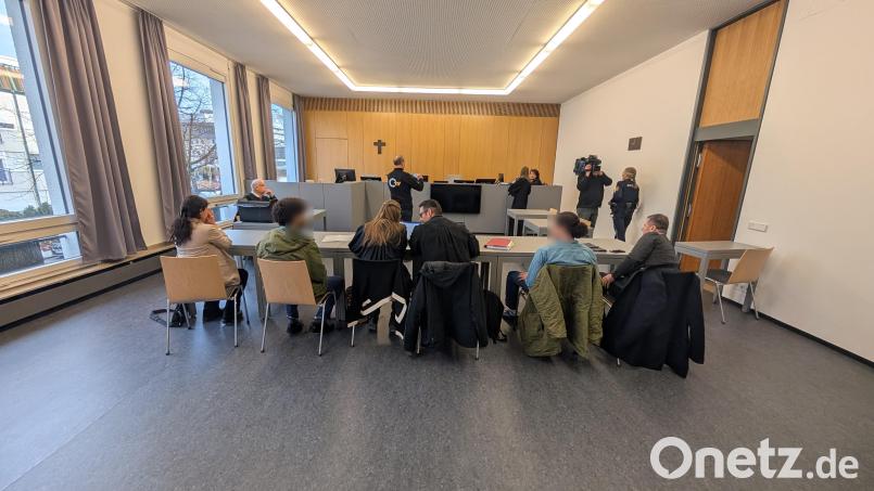 Vor dem Beginn der Verhandlung, die aus baulichen Gründen in einem anderen Sitzungssaal stattfinden musste. Bild: Wolfgang Würth