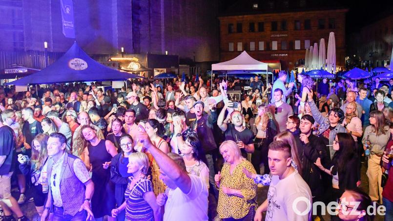 Der Hauptausschuss in Amberg hat beschlossen, dass die Musik am Altstadtfest am Samstag künftig immer bis 24 Uhr spielen wird. Archivbild: Petra Hartl