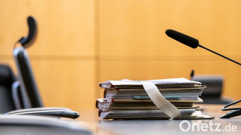 In einem Diebstahls-Prozess vor dem Landgericht Hof fiel nun das Urteil gegen eine junge Frau. Symbolbild: Silas Stein/dpa