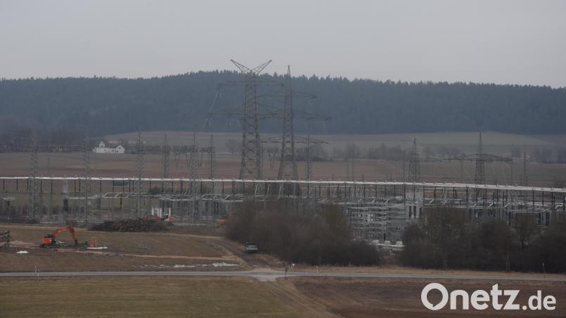 Kurz hinter dem Umspannwerk Etzenricht ist eine Batteriespeicheranlage mit 30 Batteriecontainern geplant. Bild: fz