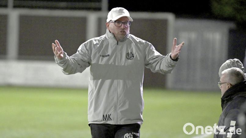Trainer Markus Kipry war mit der Leistung seiner DJK Gebenbach im Testspiel beim SSV Jahn Regensburg II überhaupt nicht einverstanden. Archivbild: Hubert Ziegler