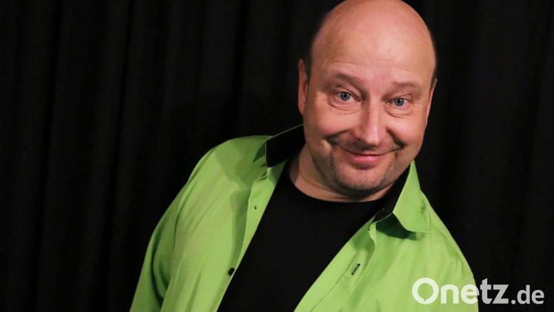 Wolfgang &quot;Wuffi&quot; Kamm bringt seine Kunst in den &quot;Kulturbahnhof Parapluie&quot; in Weiden. Bild: Petra Rummel/exb