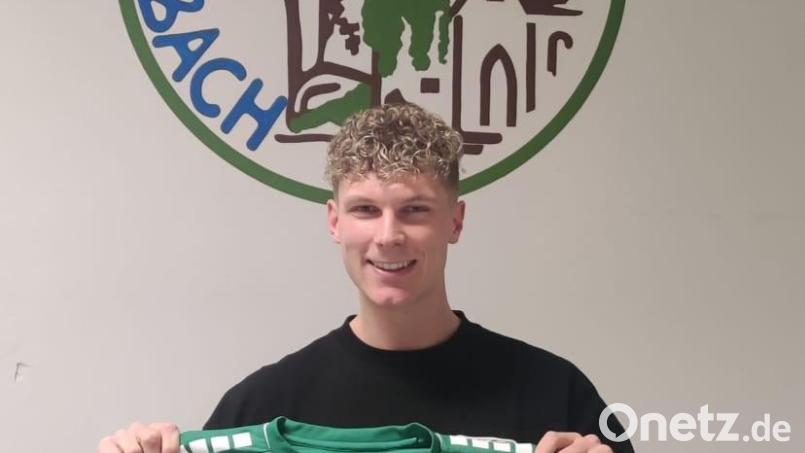 Leon Brandl trägt ab der Saison 2025/26 das grüne Trikot der DJK Gebenbach. Bild: Izmire/exb