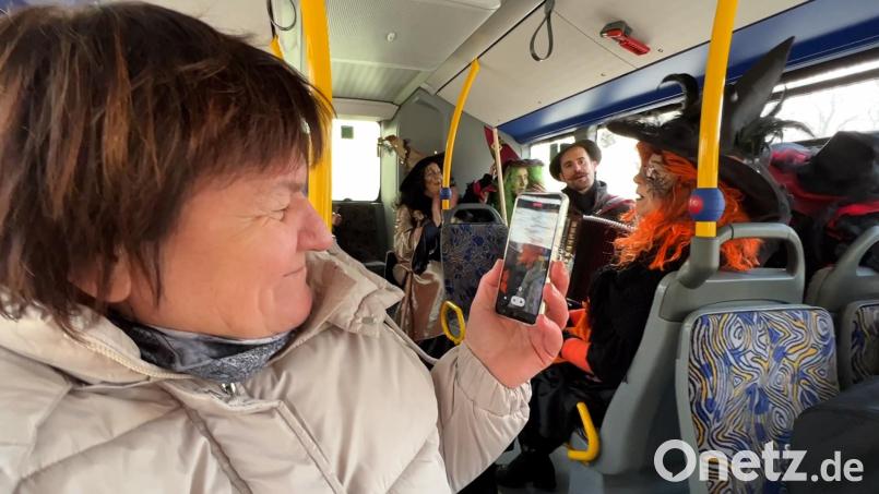 Ja, moderne Hexen nutzen den ÖPNV. Und Besucher der Hexennacht auch. Der Zweckverband Nahverkehr Amberg-Sulzbach richtet dafür am 27. Februar bis tief in die Nacht zusätzliche Touren ein. Archivbild: Heike Unger