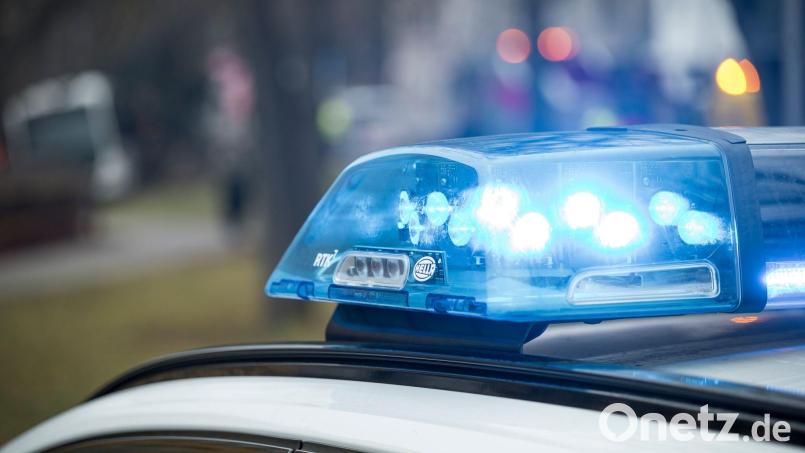 Beamte der PI Sulzbach-Rosenberg haben einen 20-Jährigen kontrolliert, der mit einem E-Scooter unterwegs war. Bild: Daniel Vogl/dpa