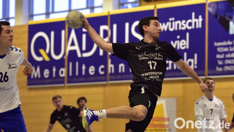 Johannes Ziereis und seine Teamkollegen der HSG Nabburg/Schwarzenfeld feierten einen Derbyerfolg gegen den TV Wackersdorf. Bild: ham