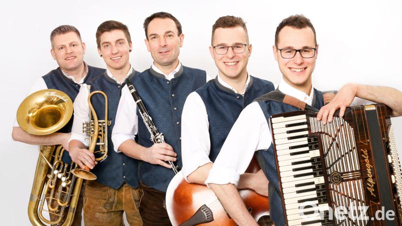 Die fünf Musiker von Power Hoch 5 (von links): Christian Koch, Moritz Ponader, Stefan Neger, Stefan Schmidt und Simon Schmidt. Bild: Studio1Fotografie/exb