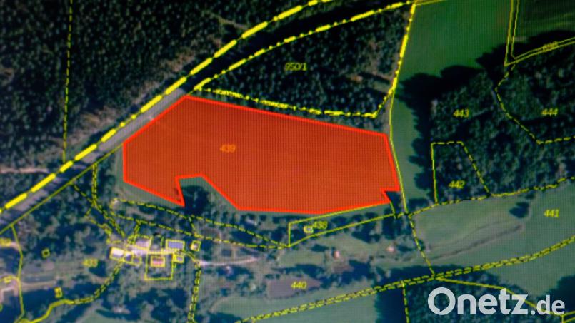 Auf einer derzeit als Acker genutzten Fläche soll ein weiterer drei Hektar großer &quot;Solarpark Thurndorf&quot; entstehen. Das PV-Projekt liegt in der Nähe der Oberaichamühle entlang der Kreisstraße NEW 43. Bild: do