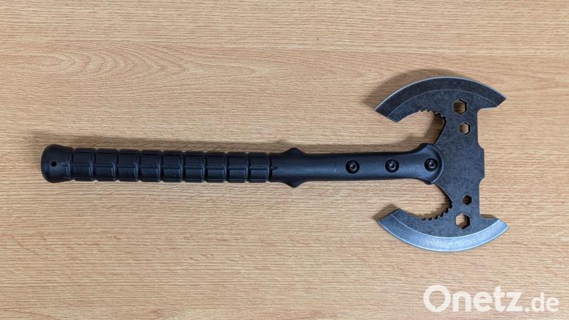 Diese geschärfte Waffe hat die Polizei bei einem Reisenden in Waldsassen gefunden. Bild: Bundespolizei Waidhaus