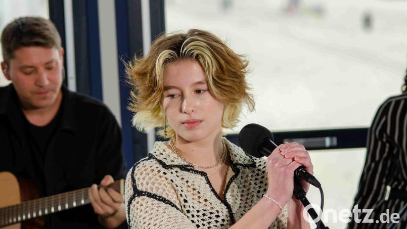 Paula Zaindl ist derzeit im Fernsehen zu sehen, wie sie mit Musik-Profis an ihrem Song &quot;Escape&quot; arbeitet. Bild: ZDF/Domburg Fotografie/exb
