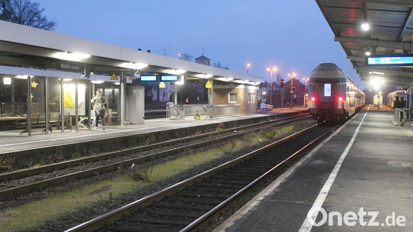 Im Zuge der Elektrifizierung plant die Deutsche Bahn AG den barrierefreien Umbau des Weidener Bahnhofs. Die Vorplanungen sind abgeschlossen. Doch Finanzierung und zeitlicher Rahmen bleiben ungewiss. Bild: Gabi Schönberger