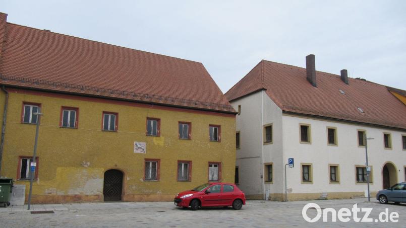 Die Sanierung dieser beiden Innenstadthäuser liegt dem Hirschauer Stadtrat besonders am Herzen. Das Gremium hofft, dass diese Gebäude in der ersten Bauphase angegangen werde Bild: fg