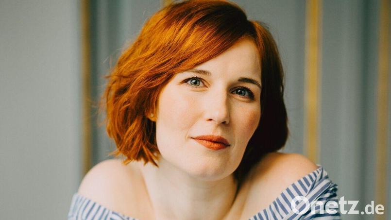 Die Künstlerin Laura Mann singt über starke, beeindruckende Frauen. Bild: Marian Lenhard/exb